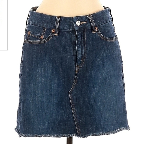 Levi’s Deconstructed Dark Wash Blue Denim Mini Skirt Raw Hem Women's Size 8 EUC - Picture 3 of 16